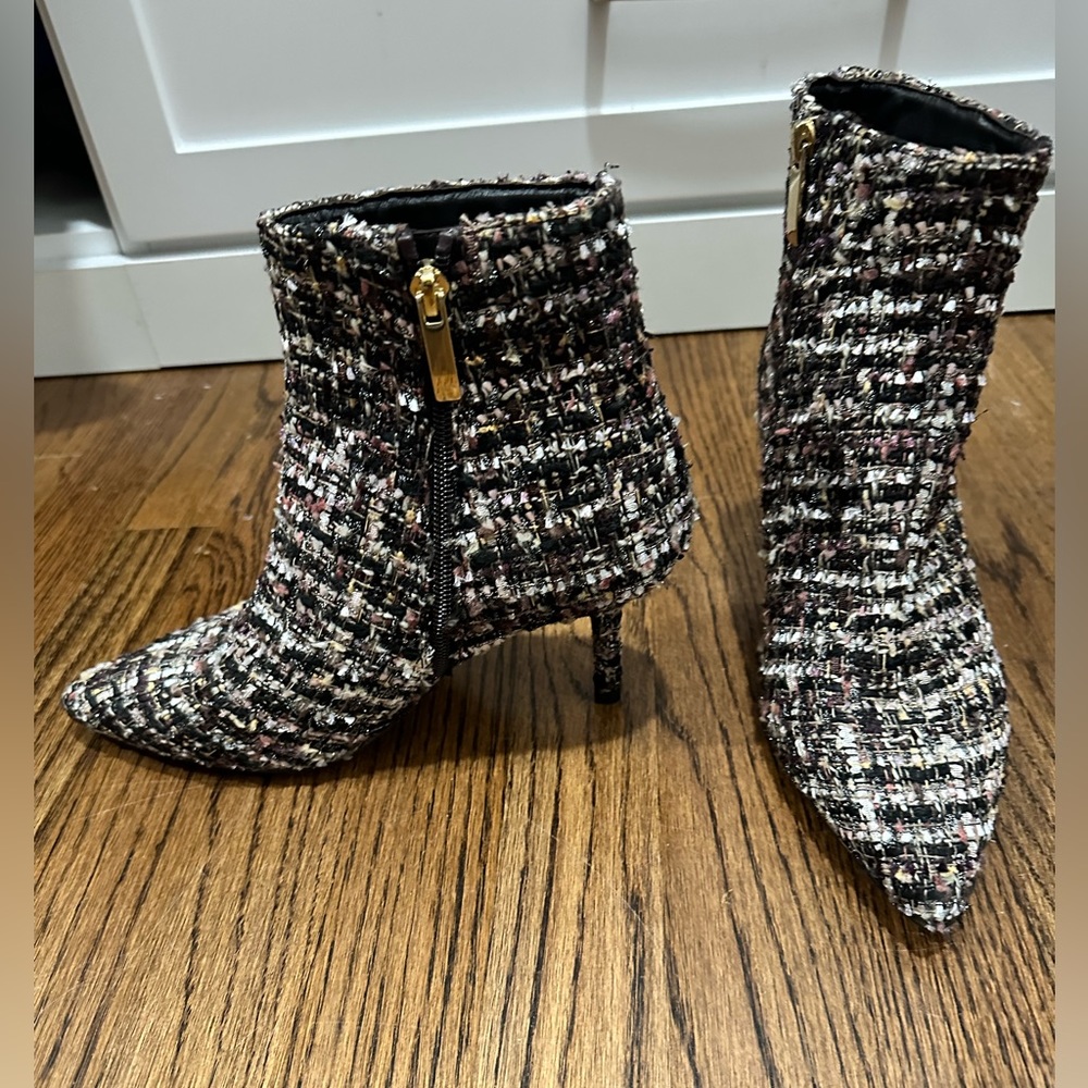 NWOT aimee metallic tweed bootie size 38